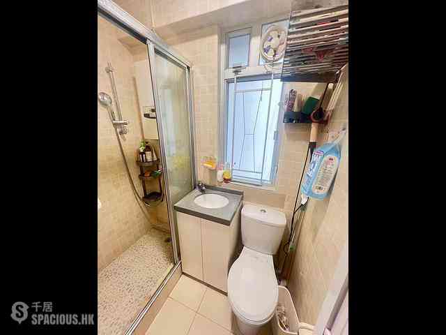 Mong Kok - On Hong Building 05