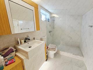The Peak - Strawberry Hill 05
