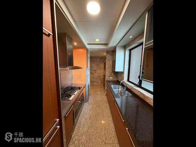 West Kowloon - The Arch Sky Tower (Block 1) 05