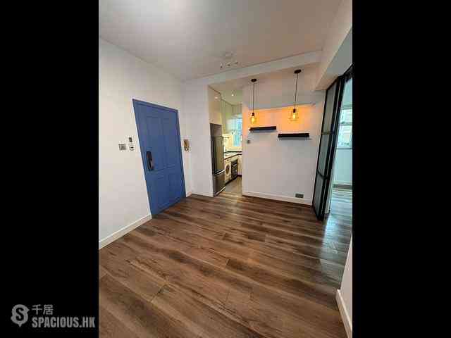 Sai Ying Pun - Hoi Sing Building Block 1 02