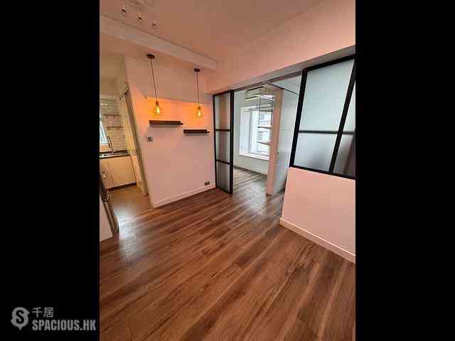 Sai Ying Pun - Hoi Sing Building Block 1 03