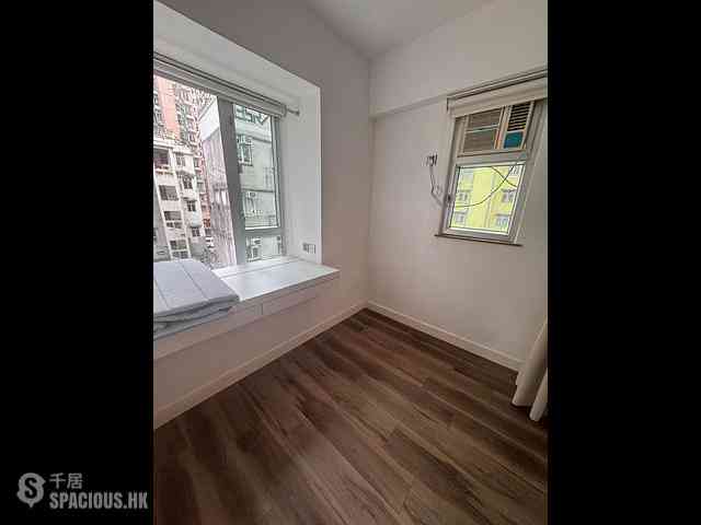 Sai Ying Pun - Hoi Sing Building Block 1 04