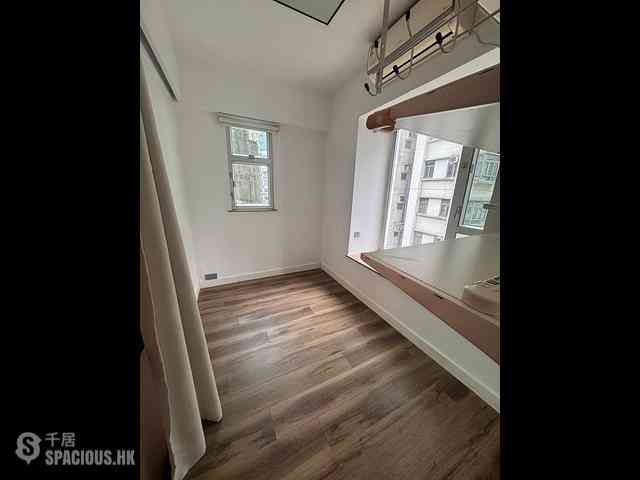 Sai Ying Pun - Hoi Sing Building Block 1 05