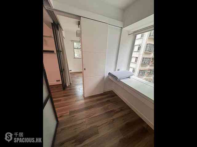 Sai Ying Pun - Hoi Sing Building Block 1 06