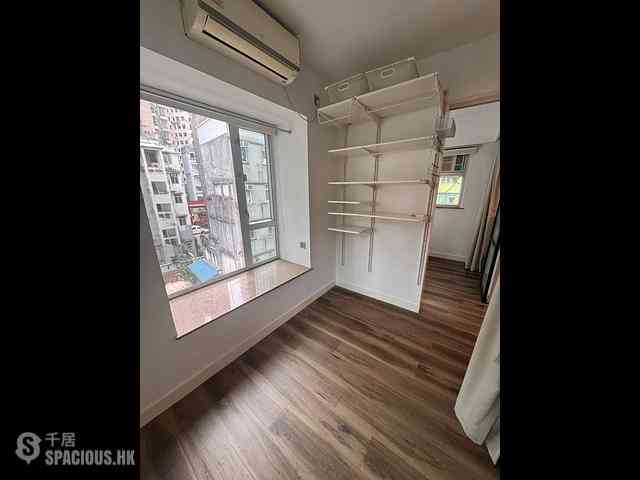 Sai Ying Pun - Hoi Sing Building Block 1 07
