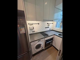 Sai Ying Pun - Hoi Sing Building Block 1 08