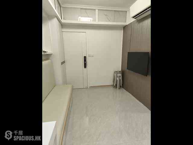Sai Ying Pun - Hang Yue Building 01