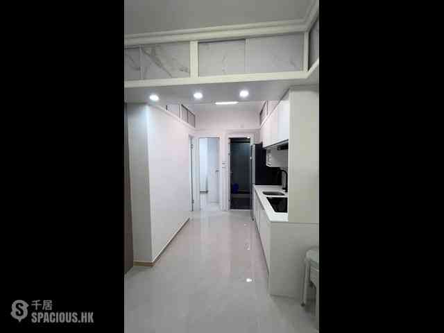 Sai Ying Pun - Hang Yue Building 04
