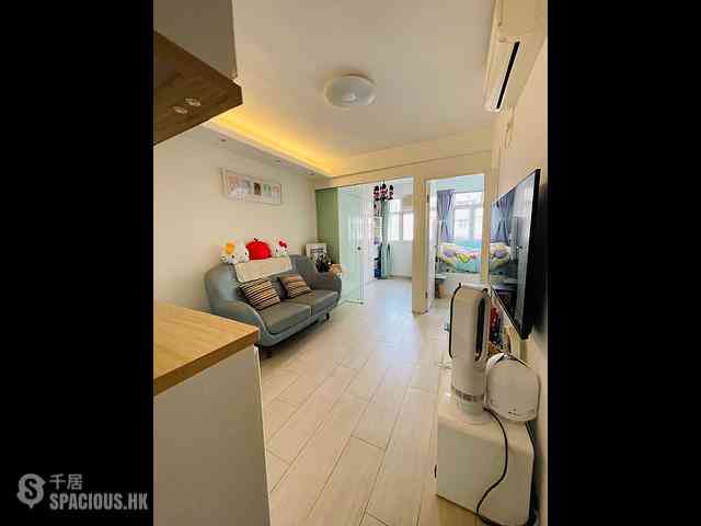 North Point - Kar On House 01