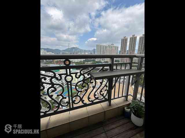 Tai Kok Tsui - Hampton Place 09
