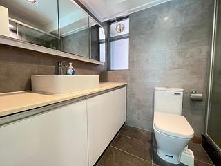 West Kowloon - The Waterfront Phase 2 Block 7 04