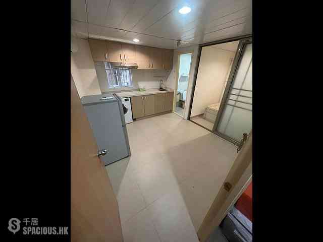 Sheung Wan - 70, Des Voeux Road West 03