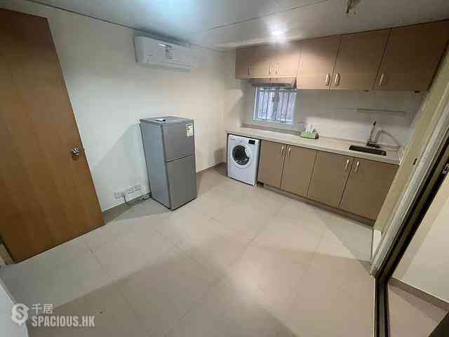 Sheung Wan - 70, Des Voeux Road West 02