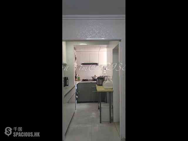 Chung Hom Kok - Lung Yan Court 03