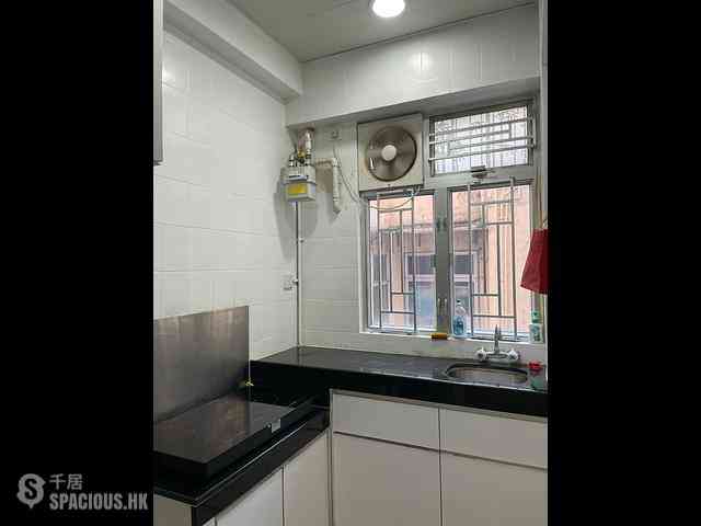 Wan Chai - Luen Sen Mansion 03