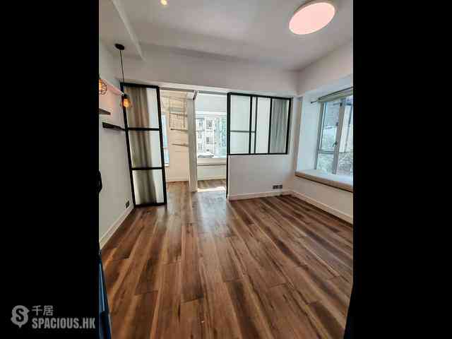 Sai Ying Pun - Hoi Sing Building Block 1 02