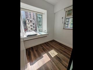 Sai Ying Pun - Hoi Sing Building Block 1 06