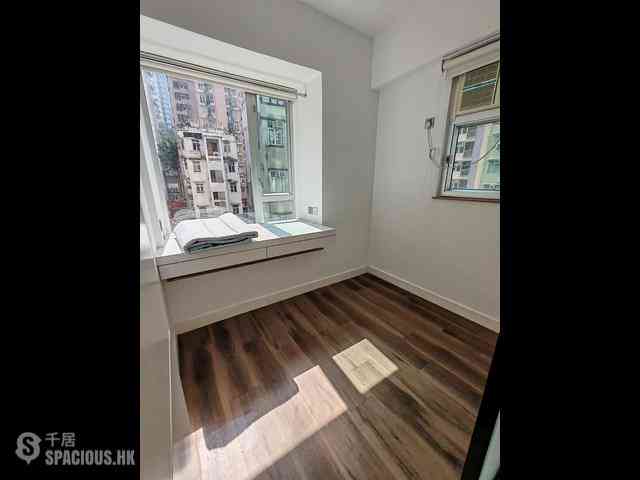 Sai Ying Pun - Hoi Sing Building Block 1 06