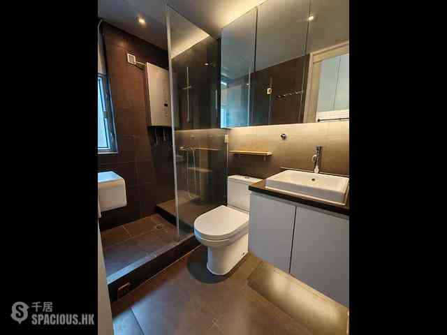 Sai Ying Pun - Hoi Sing Building Block 1 08