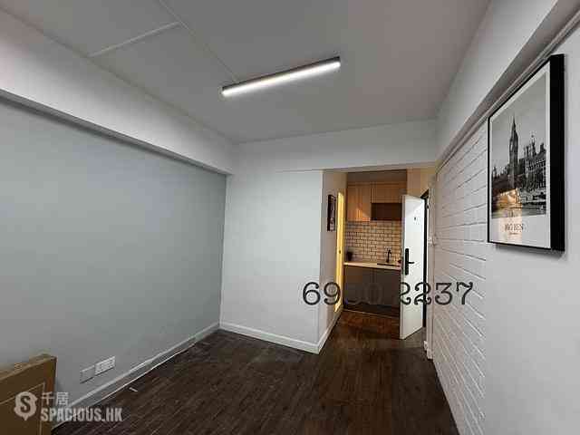 Sheung Wan - 109-111, Wing Lok Street 04