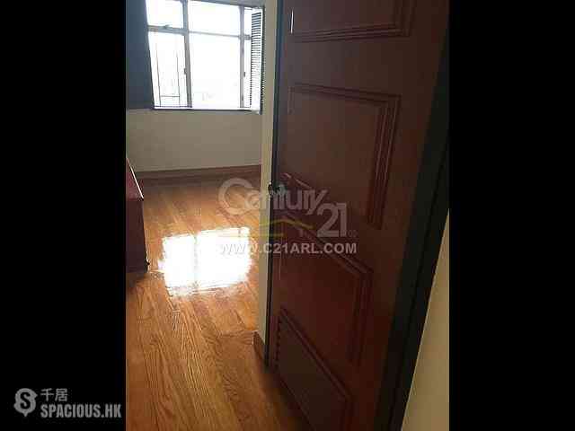 Pok Fu Lam - Baguio Villa Block 26 05