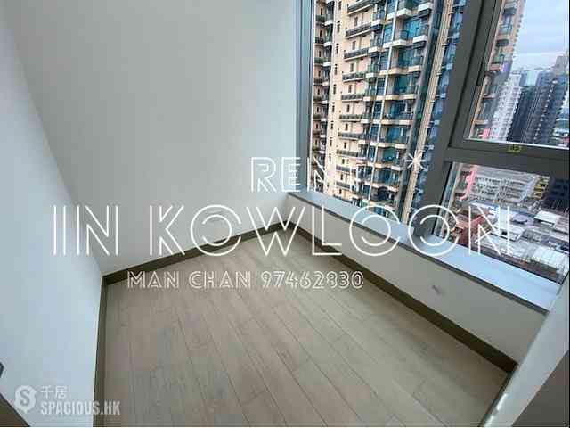 Tai Kok Tsui - L・Living 23 04