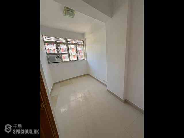 Shau Kei Wan - Kam Wa Building 03