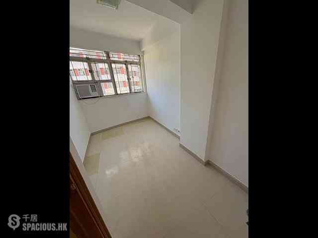 Shau Kei Wan - Kam Wa Building 05