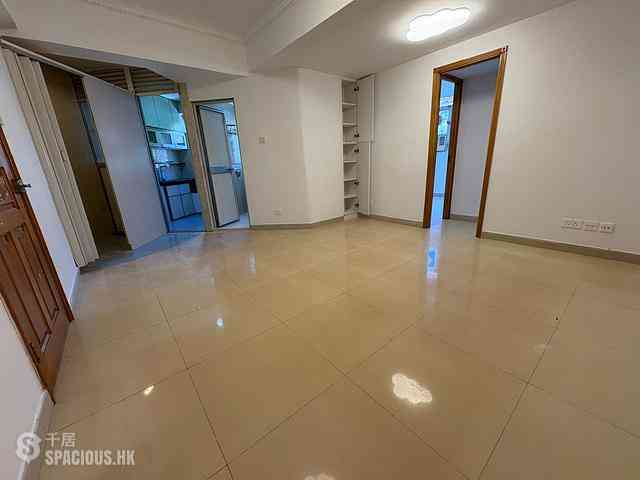 Shau Kei Wan - Kam Wa Building 01
