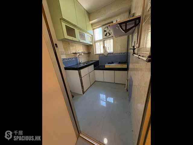 Shau Kei Wan - Kam Wa Building 08