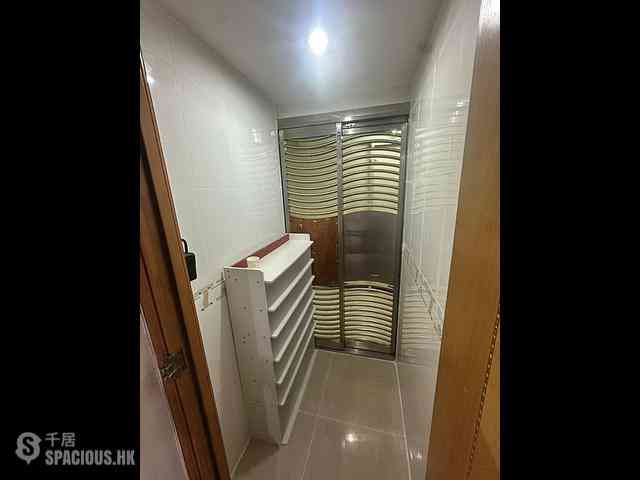 Wan Chai - Hung Yip Building 08