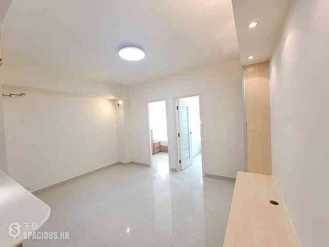 Wan Chai - Kwong Tak Mansion 01