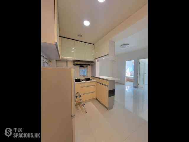 Wan Chai - Kwong Tak Mansion 10
