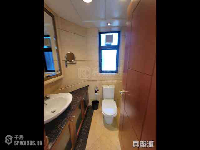 West Kowloon - The Arch Sun Tower (Block 1A) 11