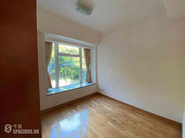 Pok Fu Lam - Villas Sorrento 02