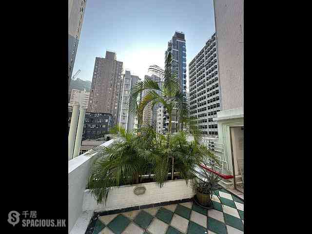 Wan Chai - Kam Tak Mansion 05