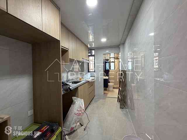Sai Ying Pun - Tone Hing Building 05