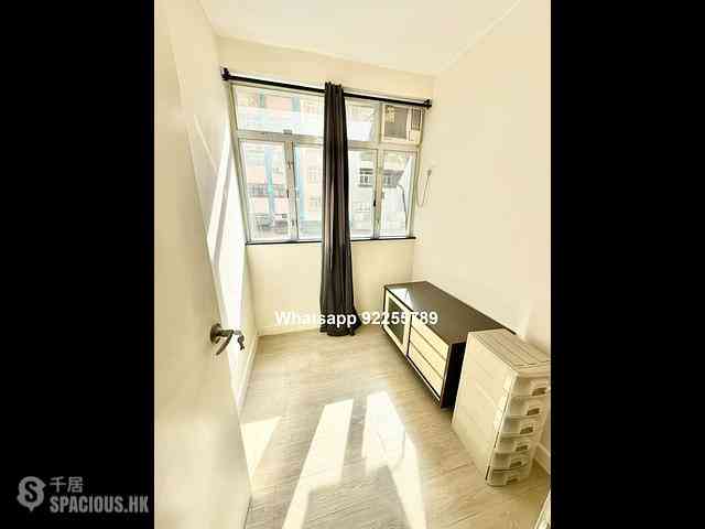 Sai Ying Pun - Lee Wah Mansion 06