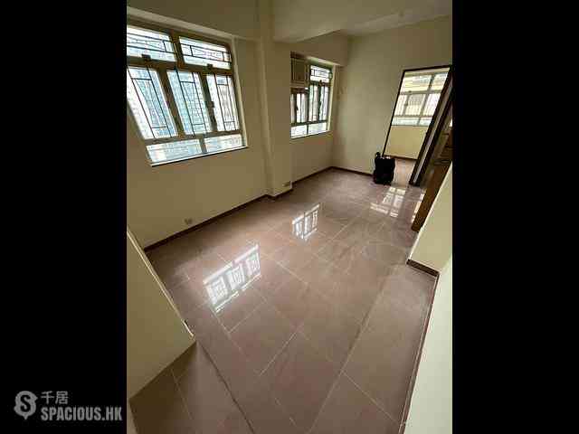 Sai Ying Pun - Good Times Building 02