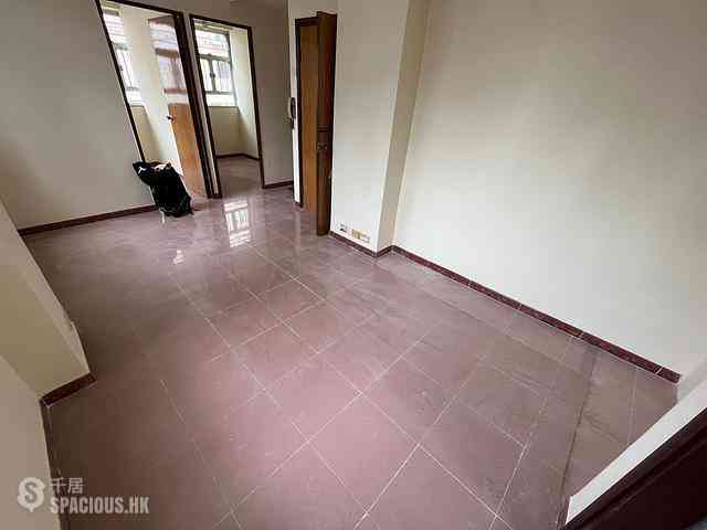 Sai Ying Pun - Good Times Building 03