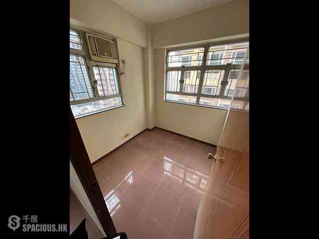 Sai Ying Pun - Good Times Building 01