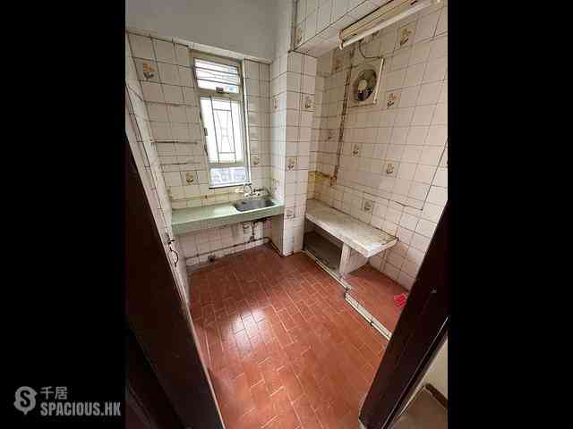 Sai Ying Pun - Good Times Building 06