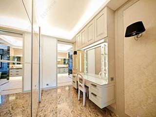 Chung Hom Kok - Pinewaver Villas 06