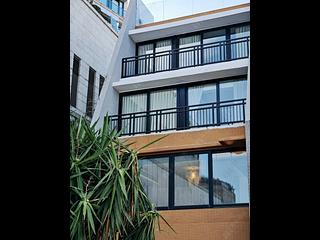 Chung Hom Kok - Pinewaver Villas 09
