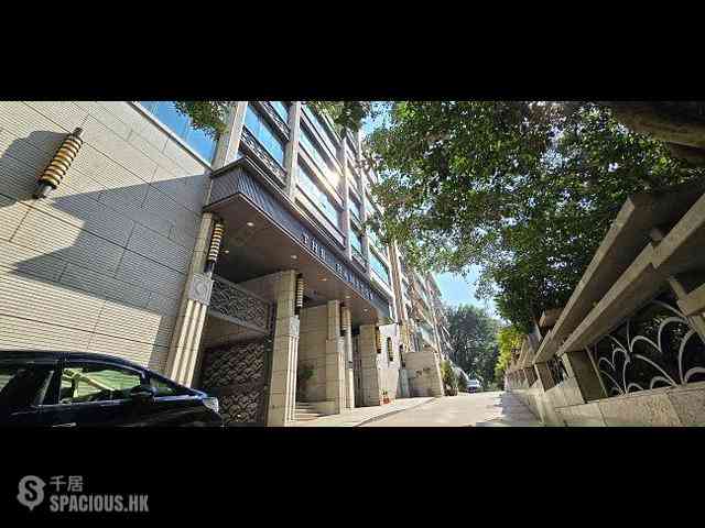 Happy Valley - The Hampton 13