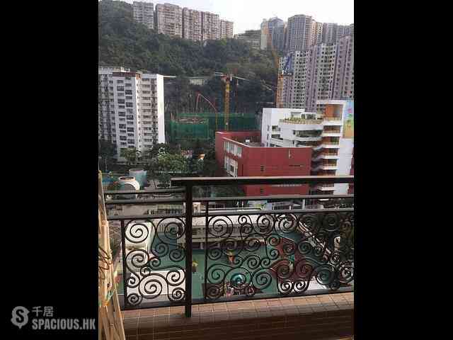 Quarry Bay - La Place De Victoria 01