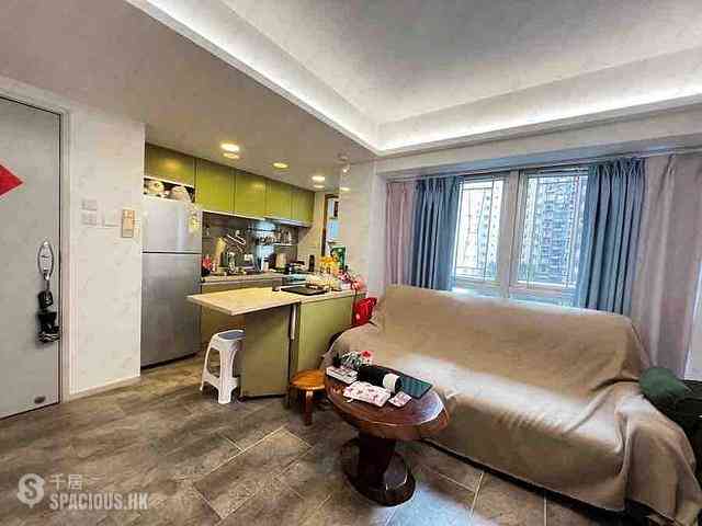Sai Ying Pun - Chun King Court 01