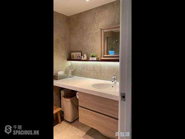 Mid Levels Central - Goldwin Heights 01