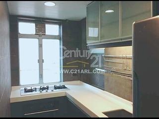 Mid Levels Central - Mackenny Court 05
