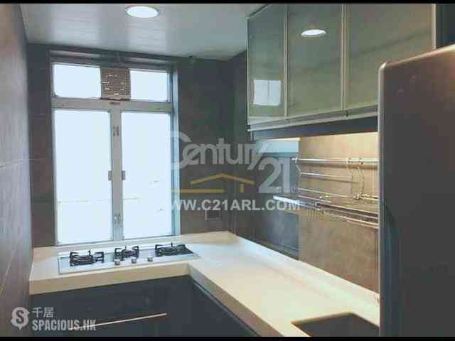 Mid Levels Central - Mackenny Court 05